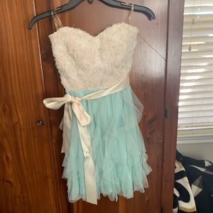 FLASH SALE!!Beautiful Detailed Dress